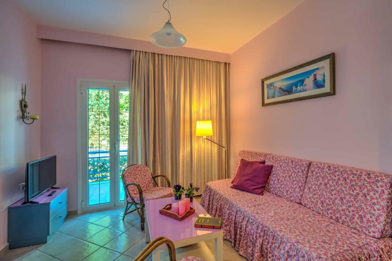 Elegant 1Br By Heraklion Beach Sun &Comfort Await Amoudara  Bagian luar foto